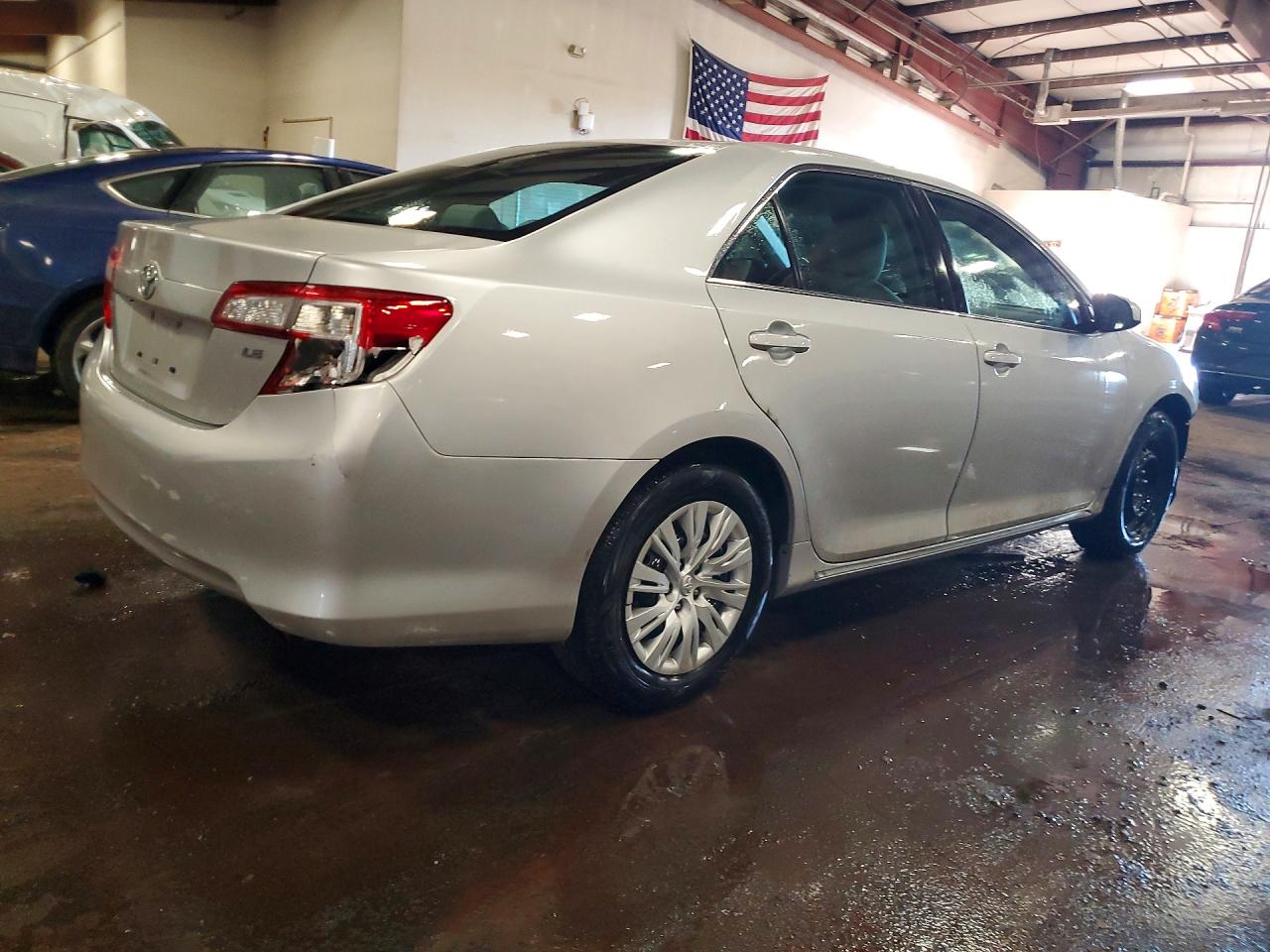 2014 TOYOTA CAMRY LE photo 5