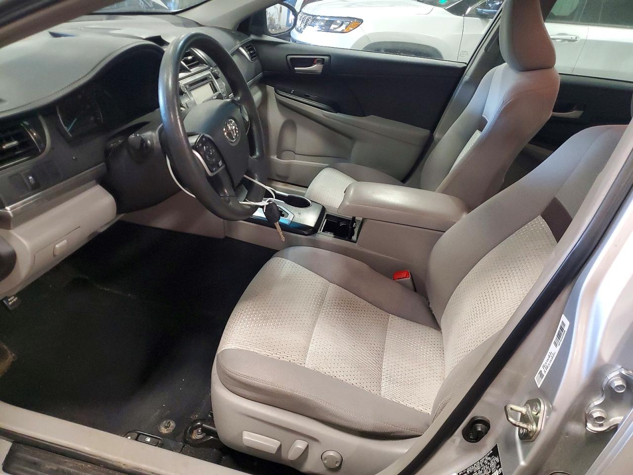 2014 TOYOTA CAMRY LE photo 13