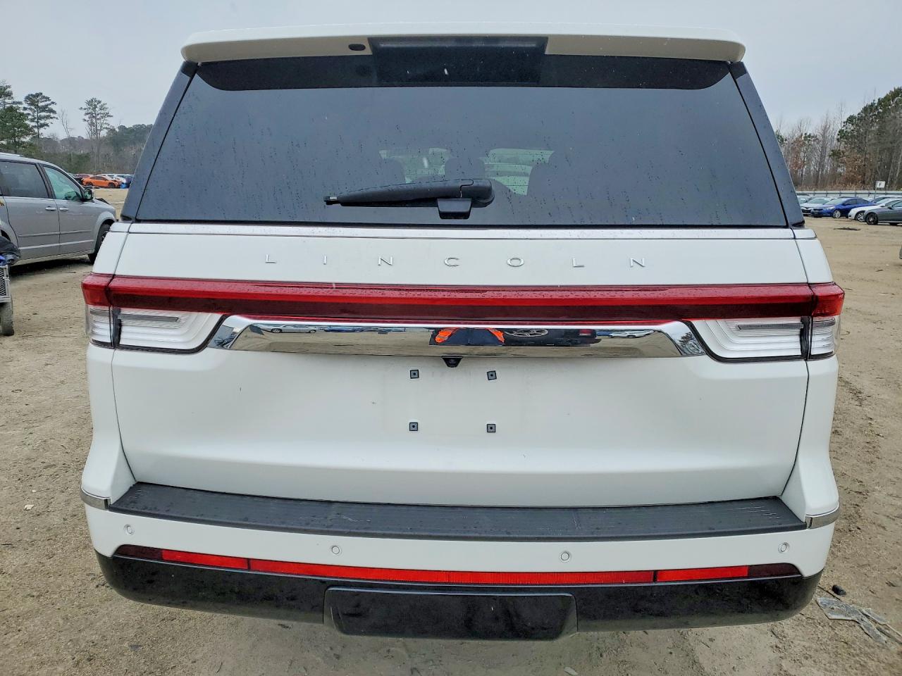 2022 LINCOLN NAVIGATOR L RESERVE photo 11