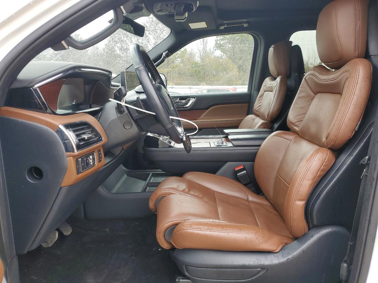 2022 LINCOLN NAVIGATOR L RESERVE photo 13