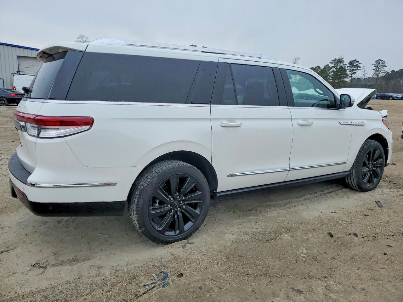 2022 LINCOLN NAVIGATOR L RESERVE photo 5