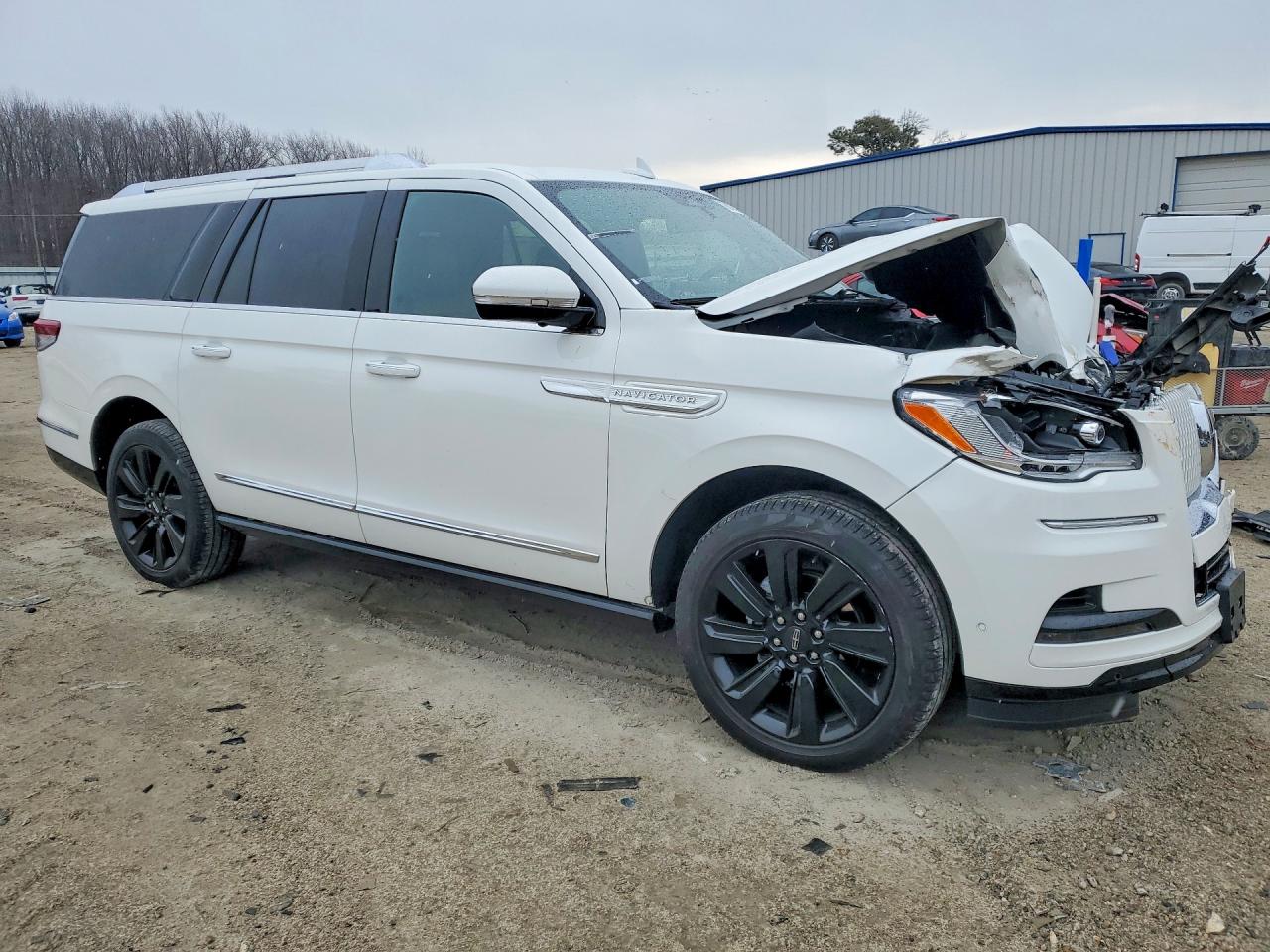 2022 LINCOLN NAVIGATOR L RESERVE photo 7