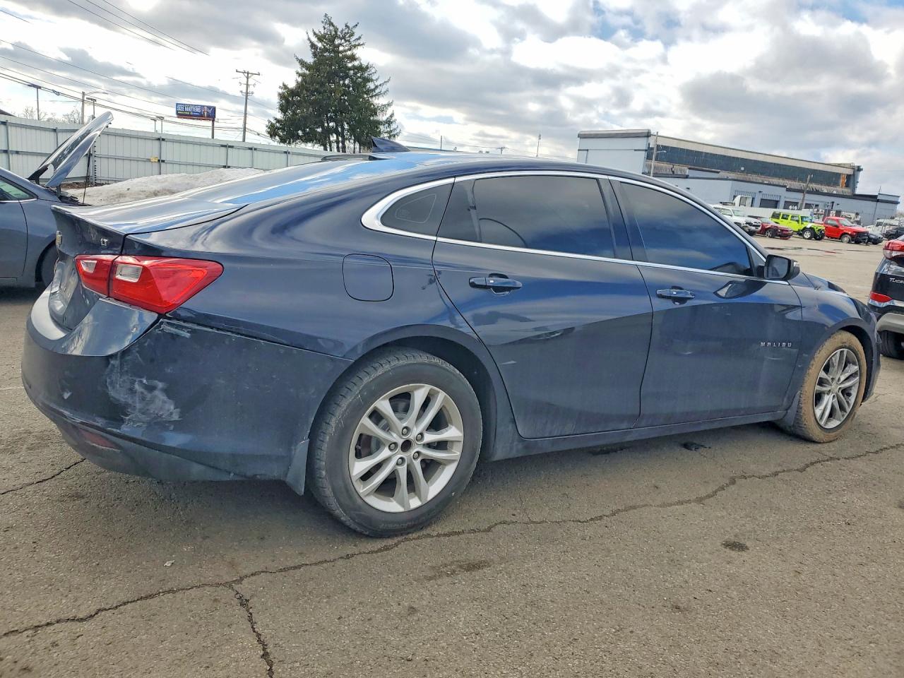 2017 CHEVROLET MALIBU LT photo 5