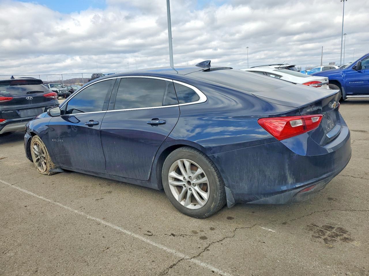 2017 CHEVROLET MALIBU LT photo 3