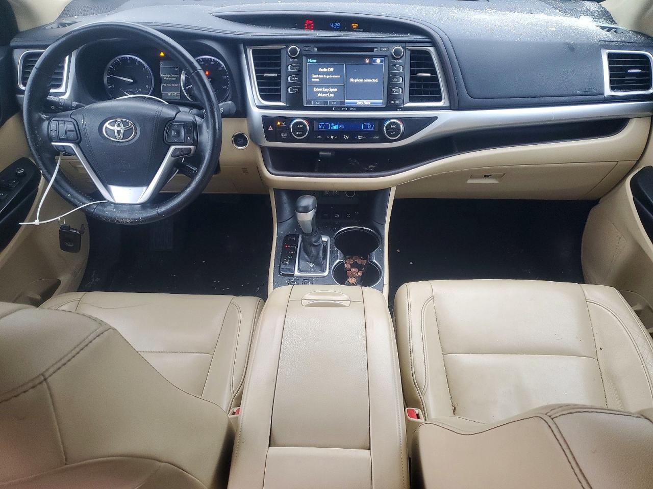 2017 TOYOTA HIGHLANDER SE photo 15