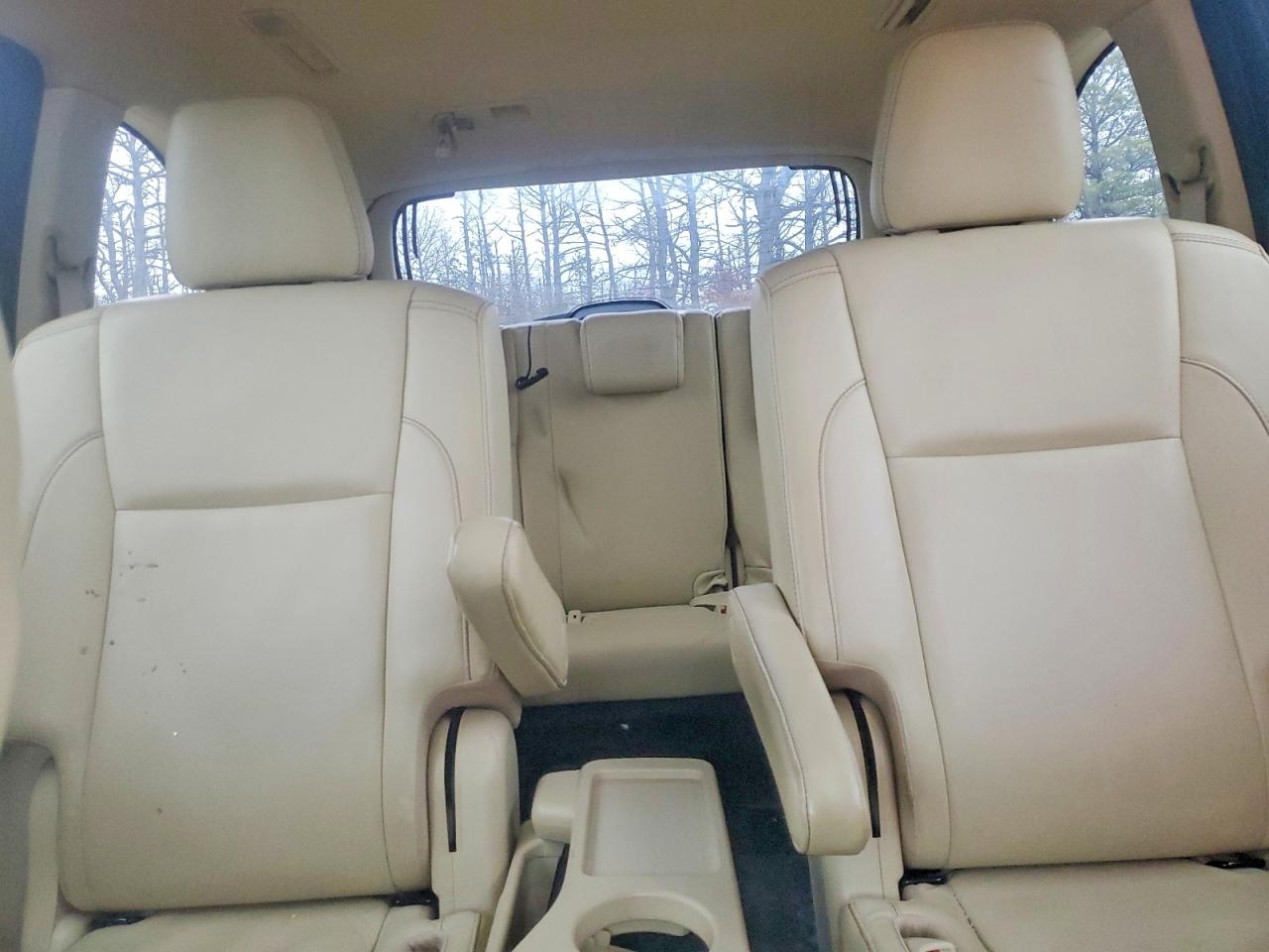 2017 TOYOTA HIGHLANDER SE photo 19