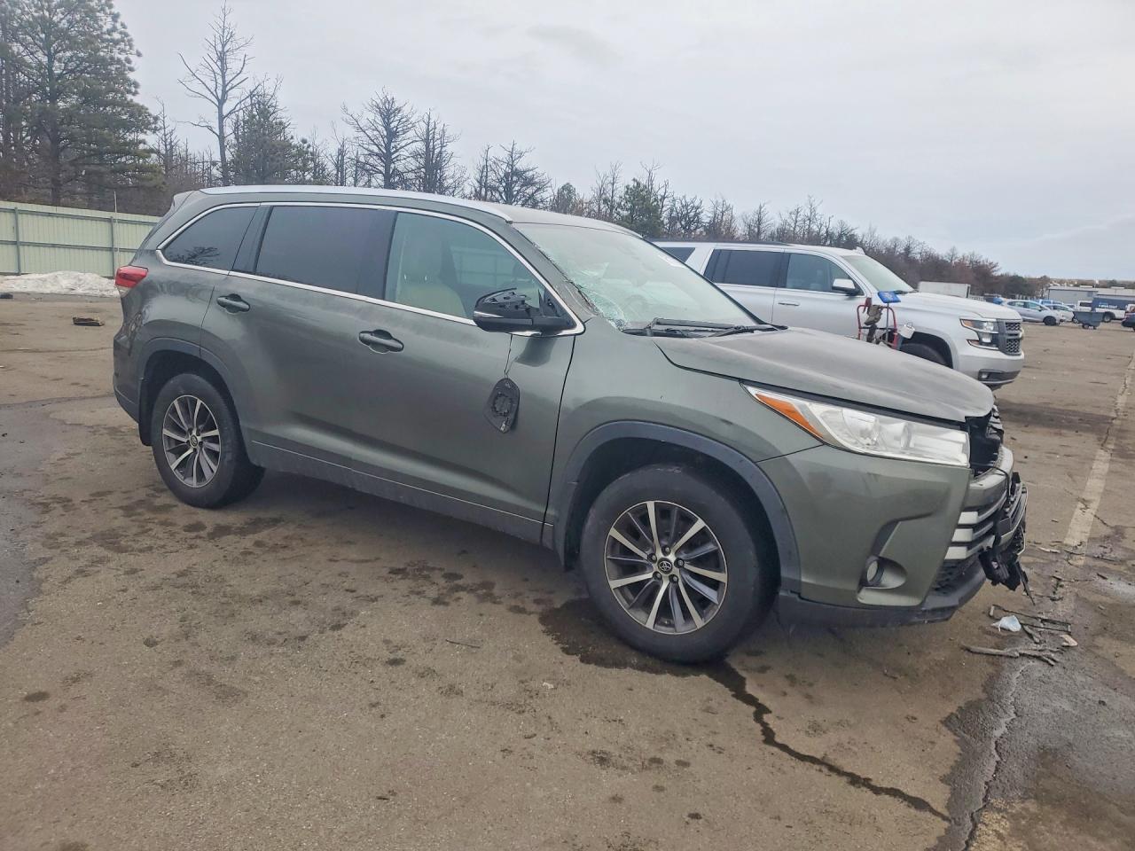 2017 TOYOTA HIGHLANDER SE photo 7