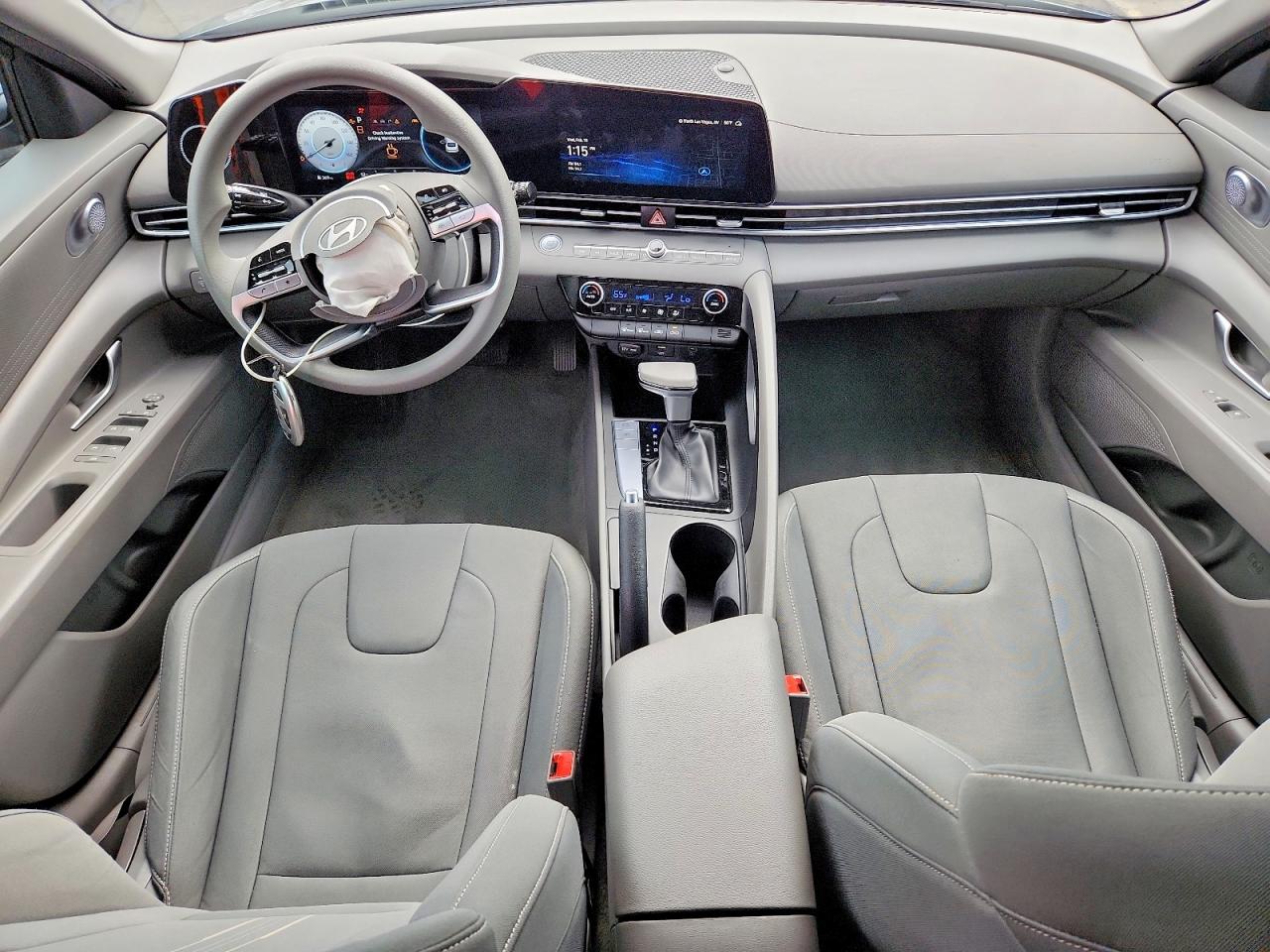 2024 HYUNDAI ELANTRA SEL photo 8