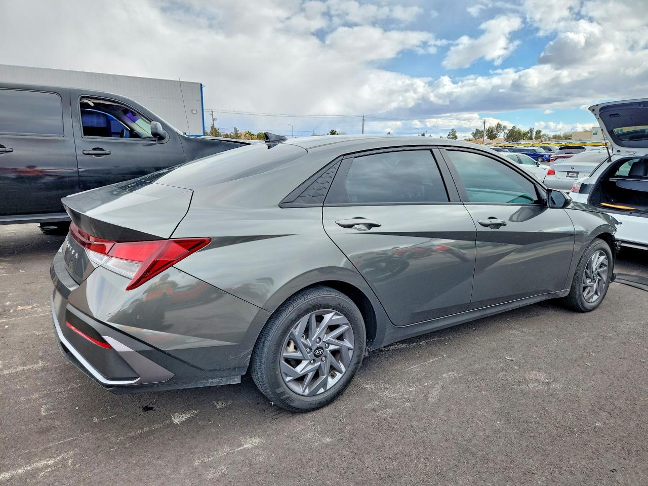 2024 HYUNDAI ELANTRA SEL photo 3
