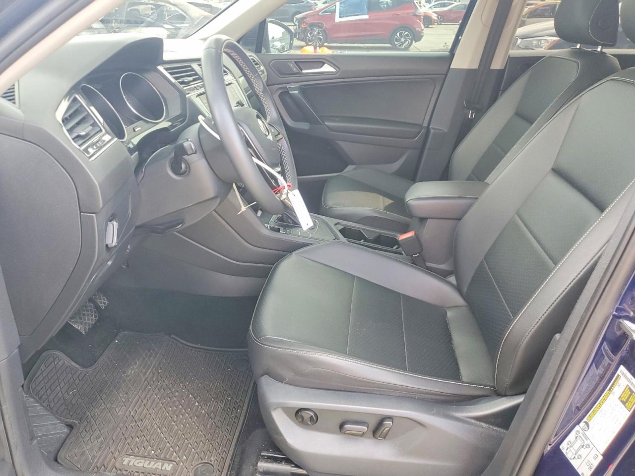 2021 VOLKSWAGEN TIGUAN SE photo 13