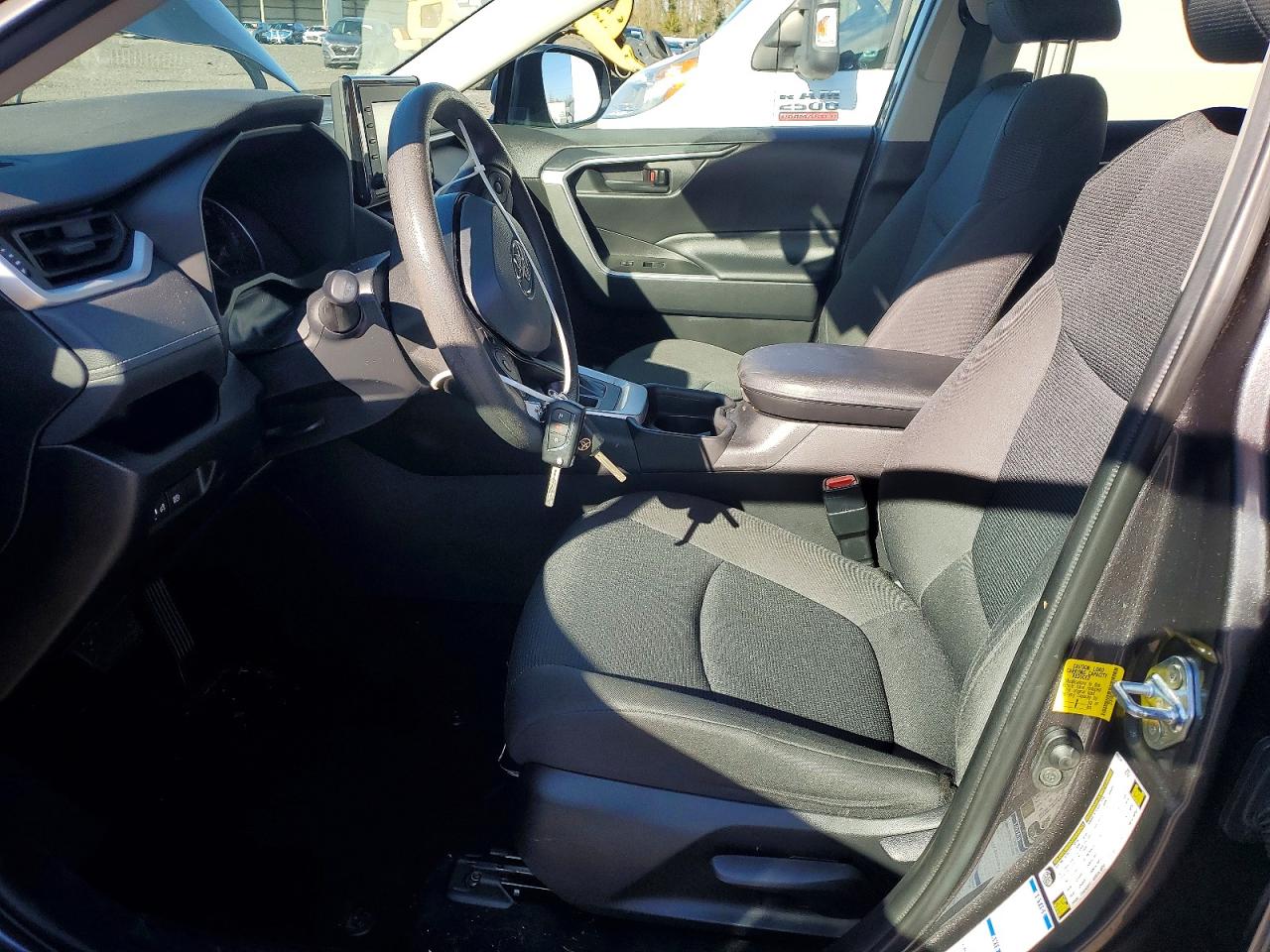 2021 TOYOTA RAV4 LE photo 7