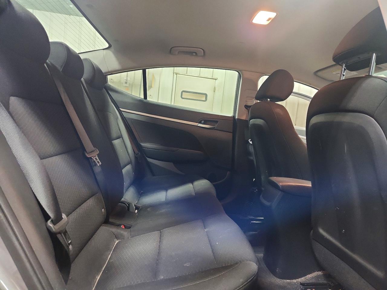 2020 HYUNDAI ELANTRA SE photo 19