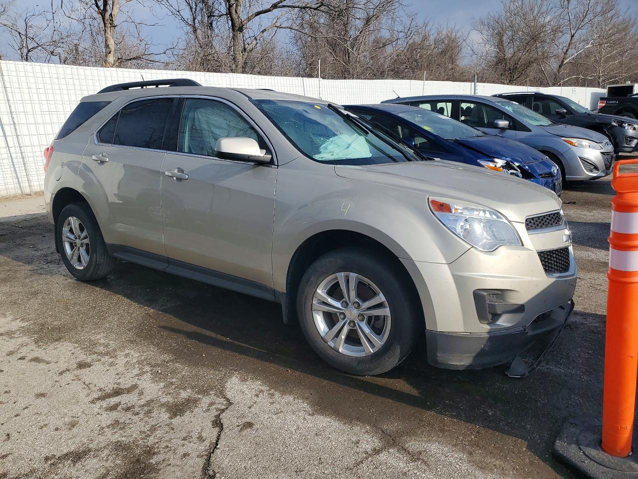 2015 CHEVROLET EQUINOX LT photo 4