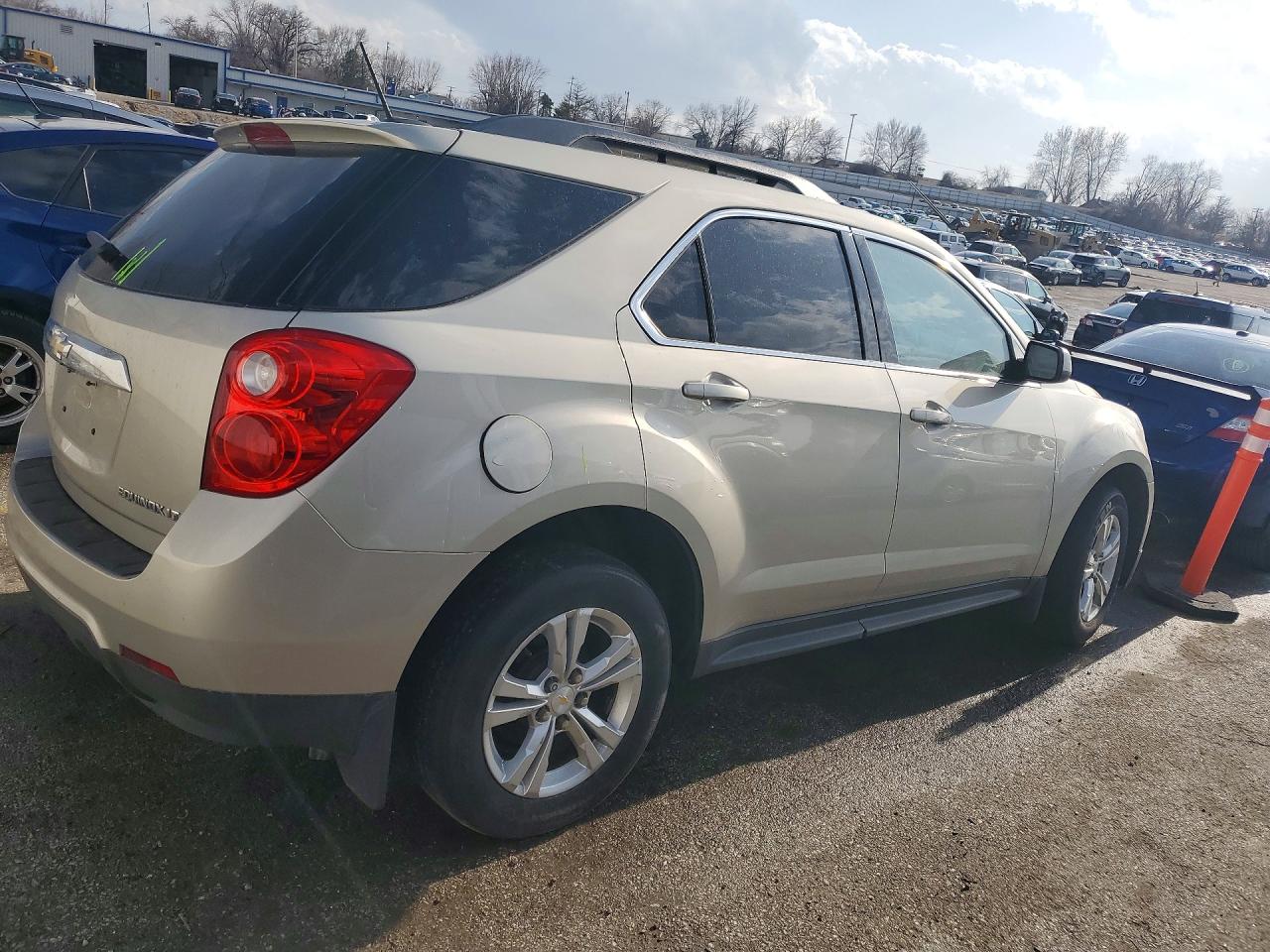 2015 CHEVROLET EQUINOX LT photo 3