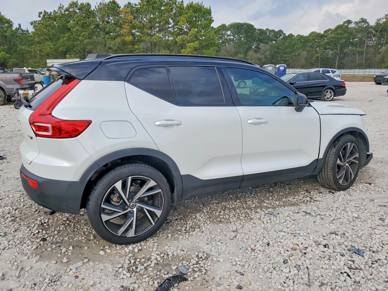 2021 VOLVO XC40 T5 R-DESIGN photo 3