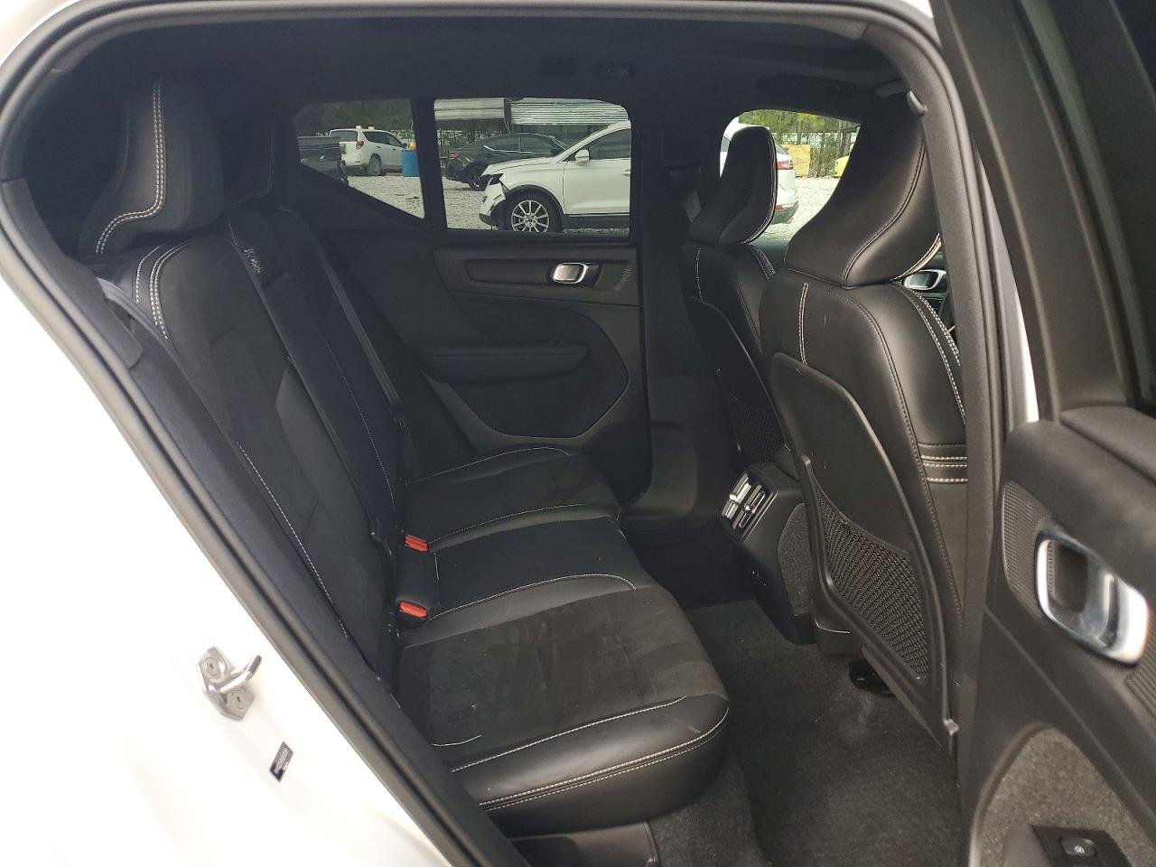 2021 VOLVO XC40 T5 R-DESIGN photo 11