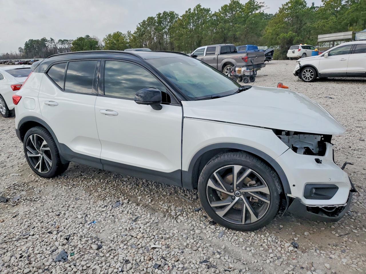 2021 VOLVO XC40 T5 R-DESIGN photo 4