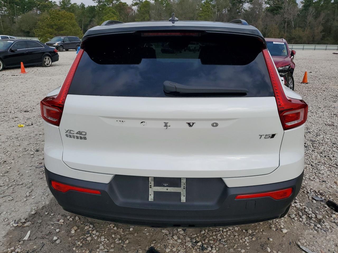 2021 VOLVO XC40 T5 R-DESIGN photo 6