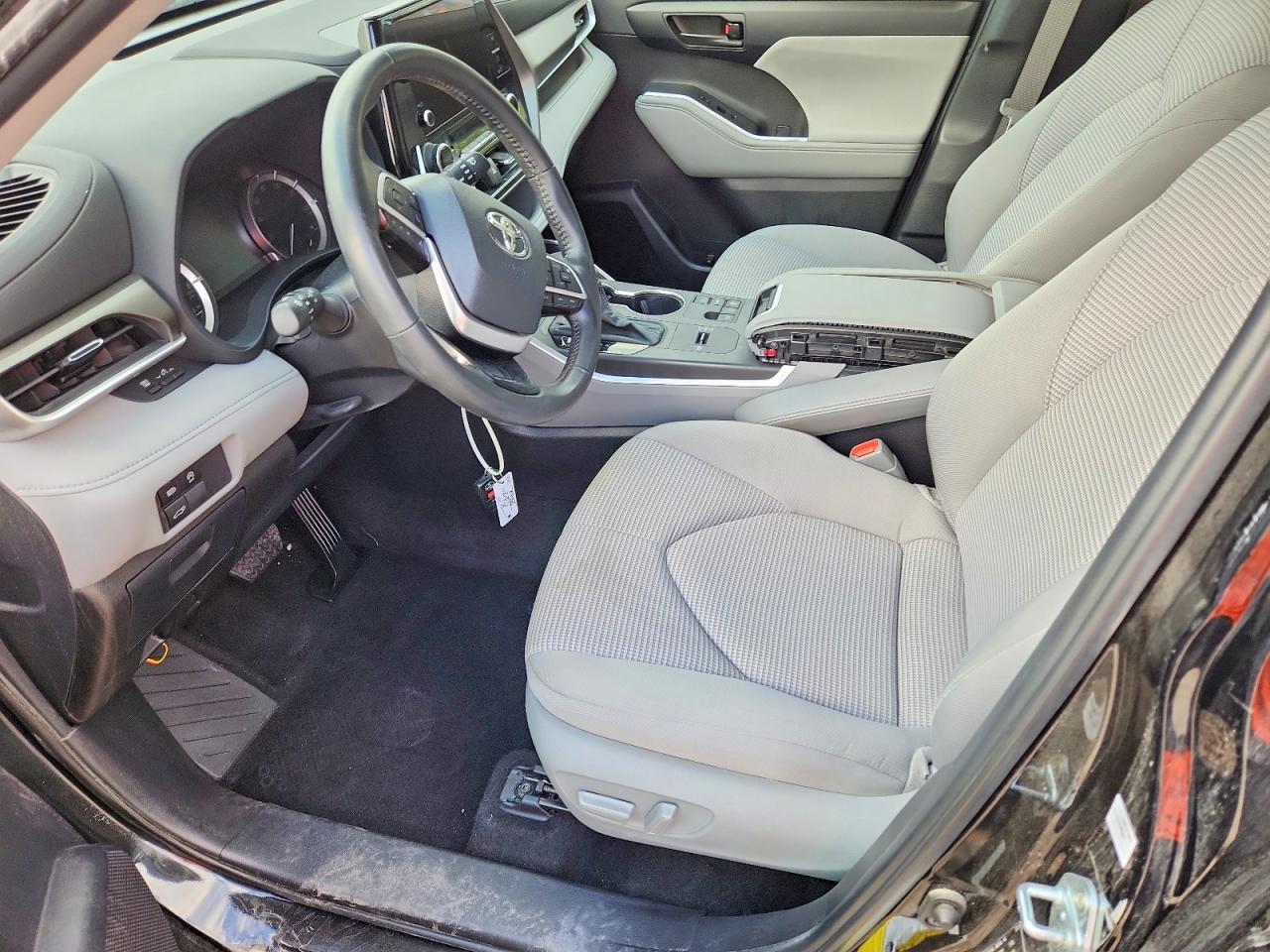 2024 TOYOTA HIGHLANDER LE photo 19