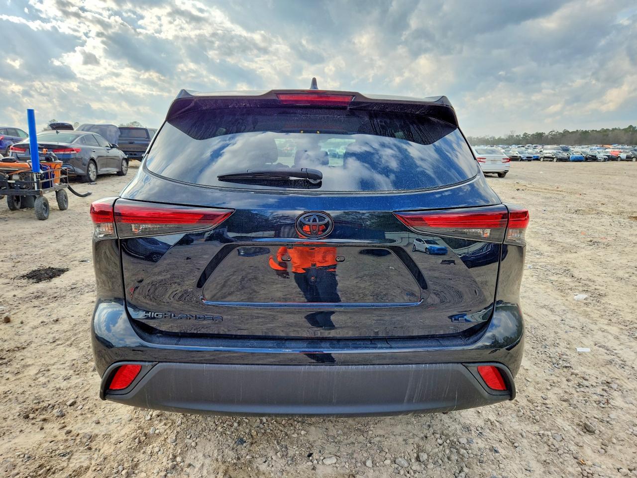 2024 TOYOTA HIGHLANDER LE photo 16