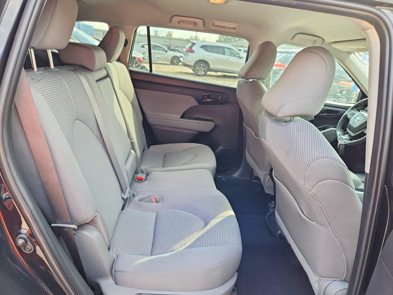 2024 TOYOTA HIGHLANDER LE photo 28