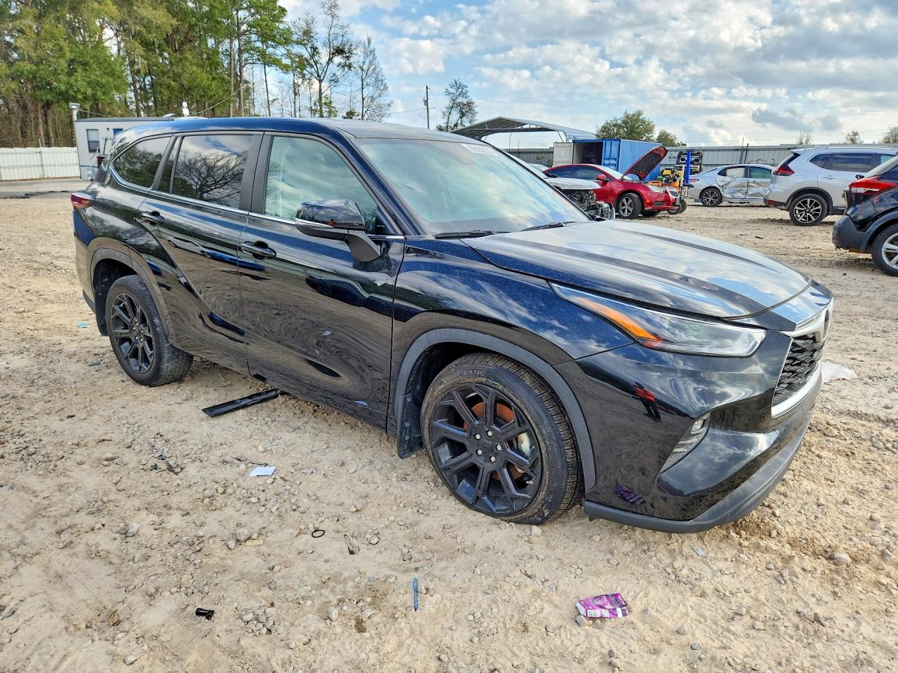 2024 TOYOTA HIGHLANDER LE photo 10