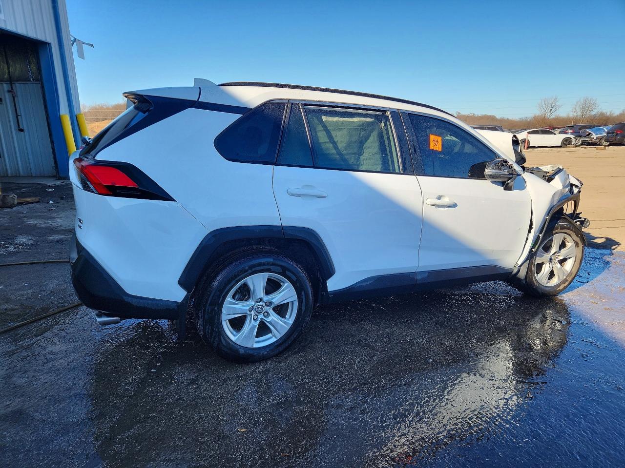 2021 TOYOTA RAV4 XLE photo 3