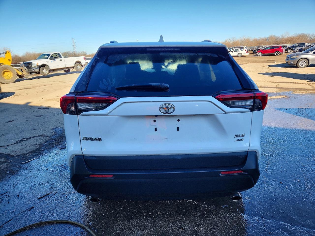 2021 TOYOTA RAV4 XLE photo 6