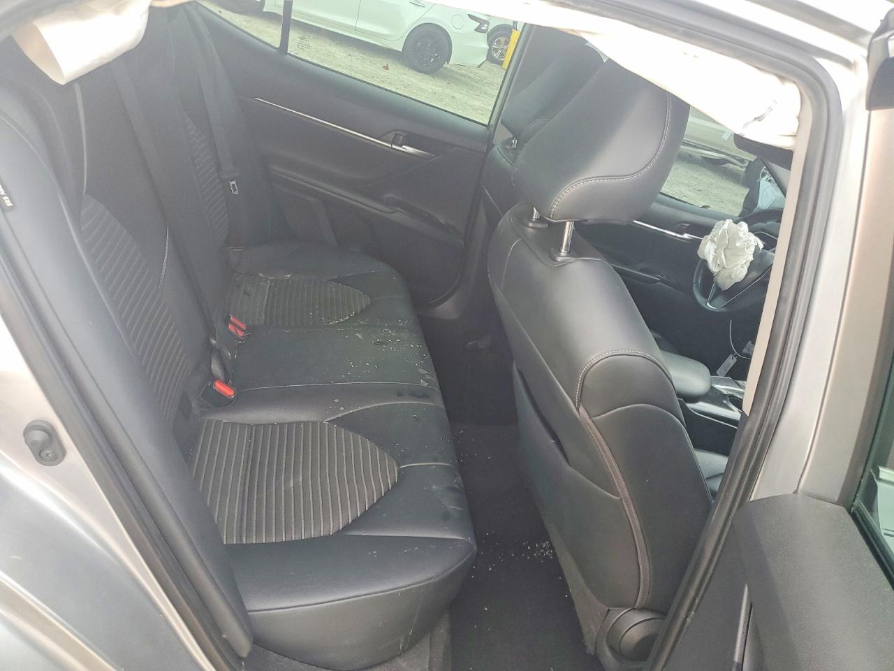 2019 TOYOTA CAMRY SE photo 19