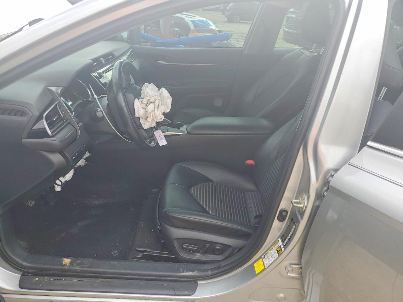 2019 TOYOTA CAMRY SE photo 13