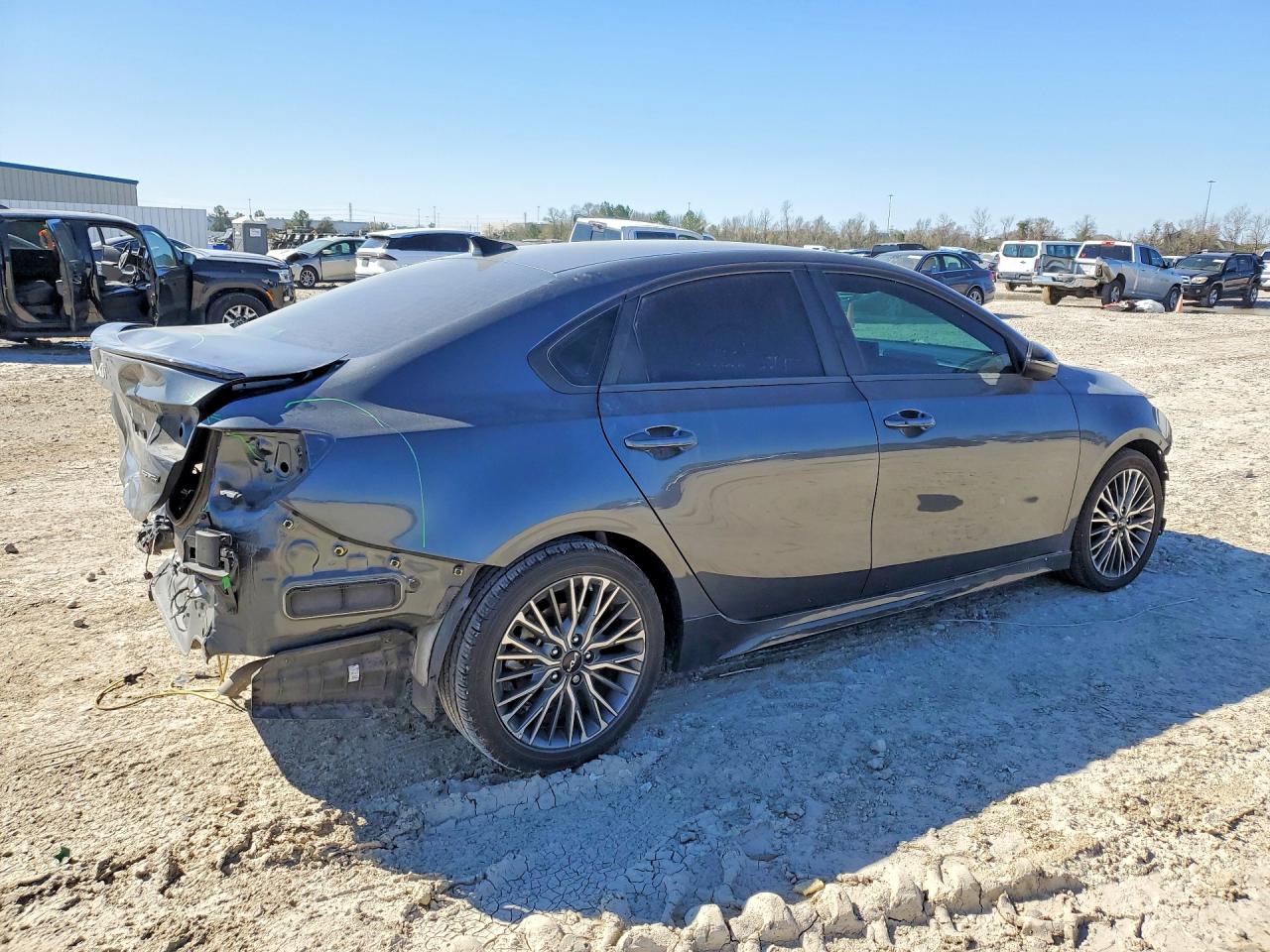 2024 KIA FORTE GT-LINE photo 3