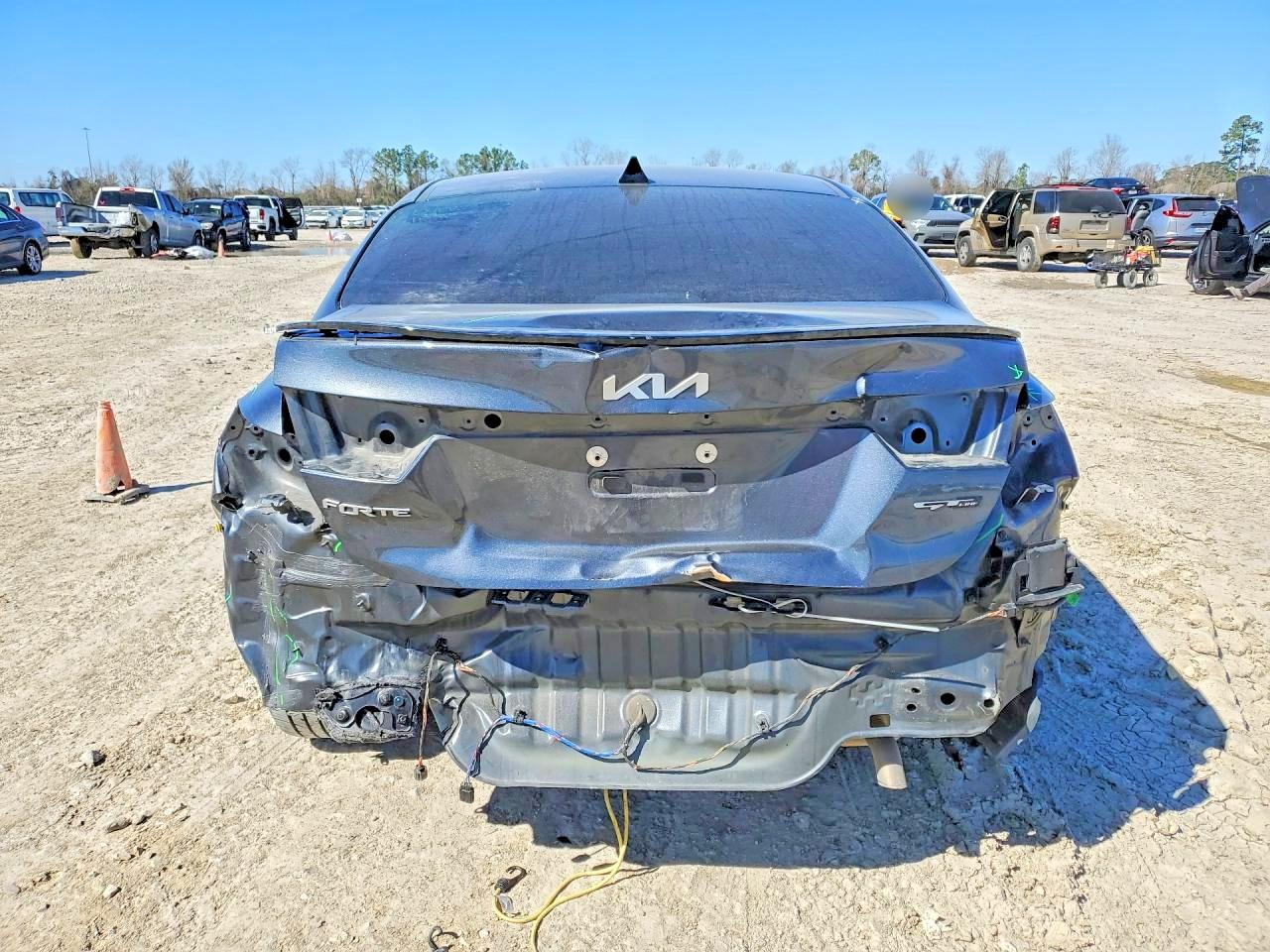 2024 KIA FORTE GT-LINE photo 6