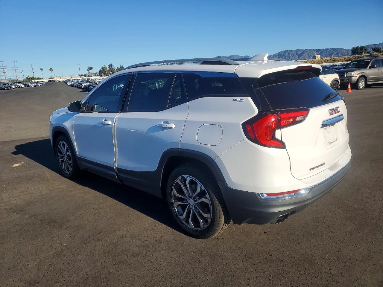 2020 GMC TERRAIN SLT photo 4