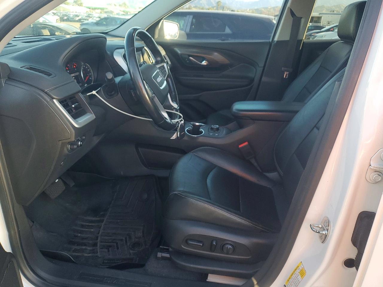 2020 GMC TERRAIN SLT photo 19
