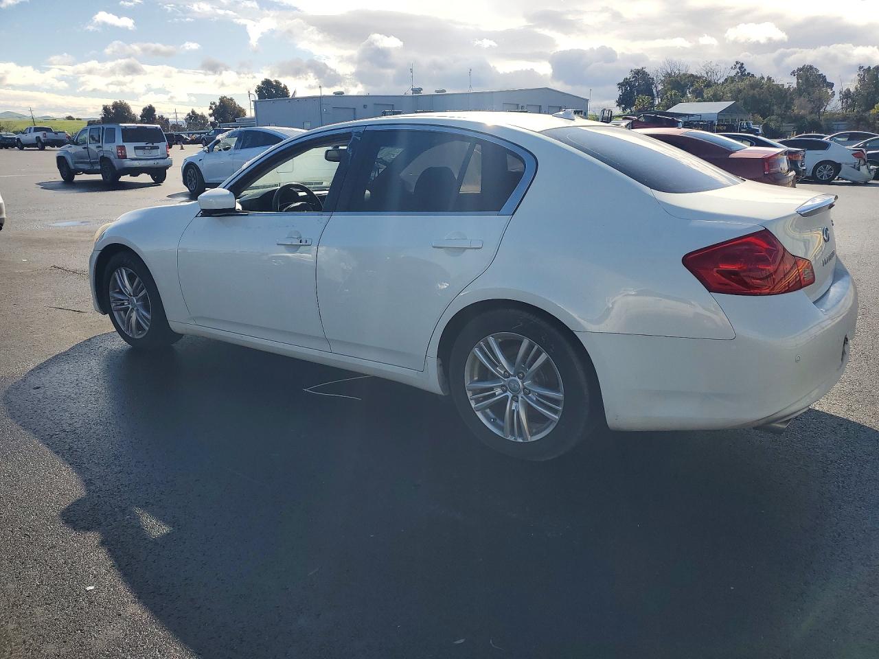 2013 INFINITI G37 BASE photo 3
