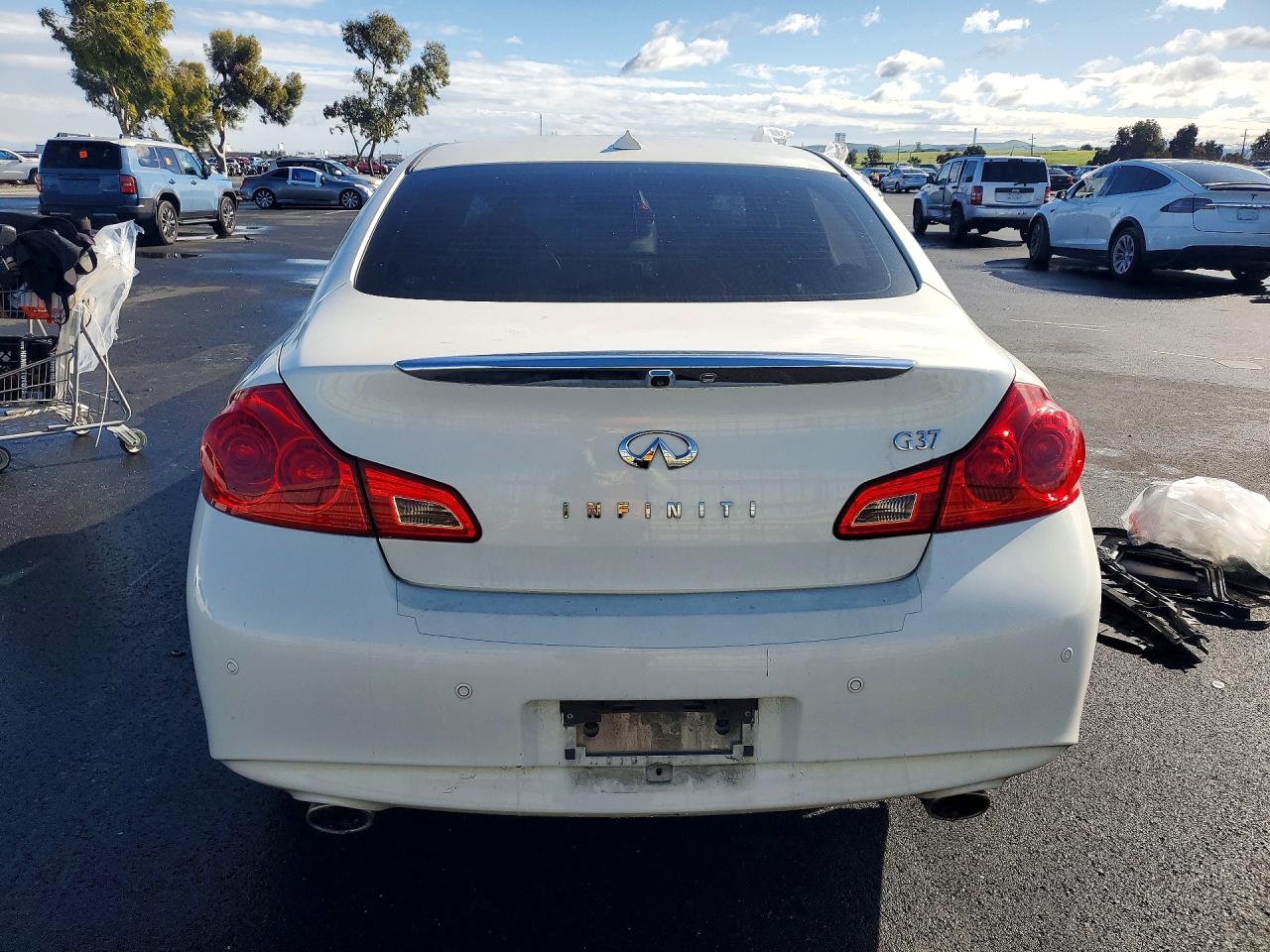 2013 INFINITI G37 BASE photo 11