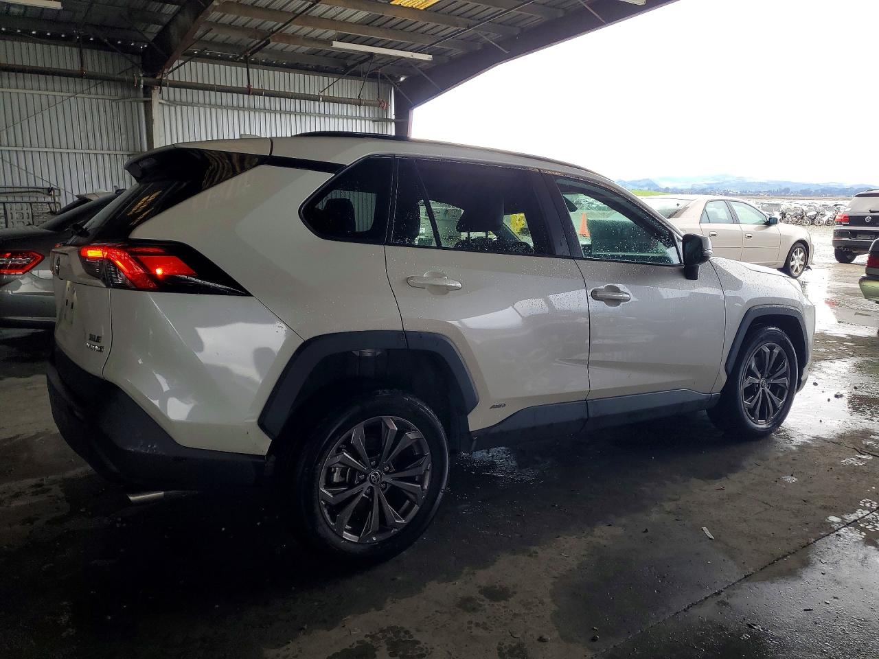 2022 TOYOTA RAV4 XLE PREMIUM photo 3