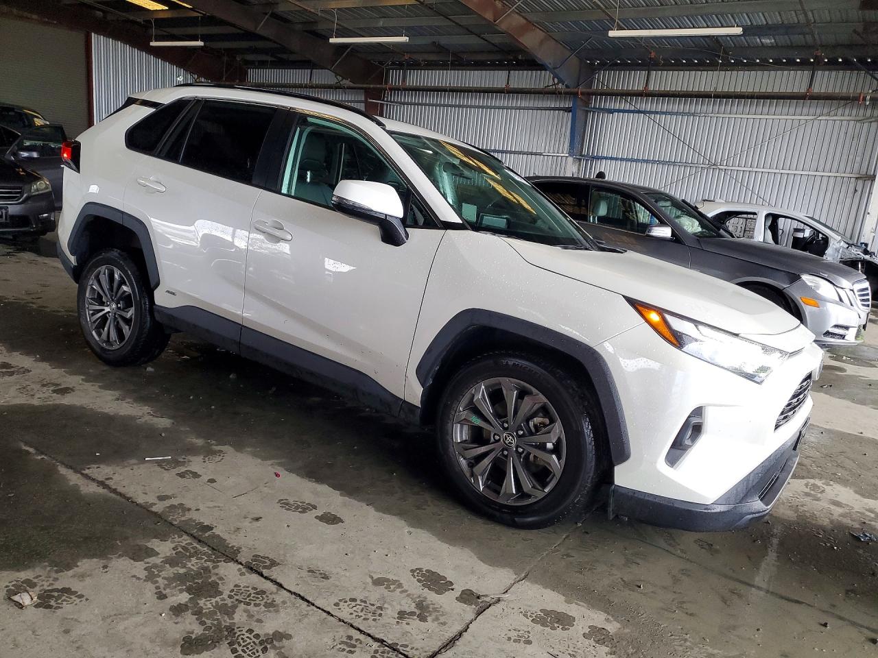 2022 TOYOTA RAV4 XLE PREMIUM photo 4