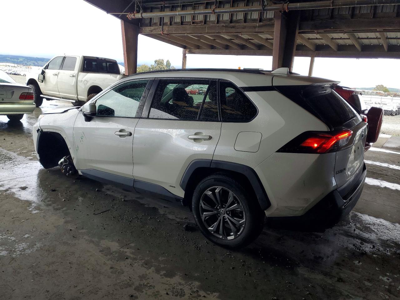 2022 TOYOTA RAV4 XLE PREMIUM photo 2
