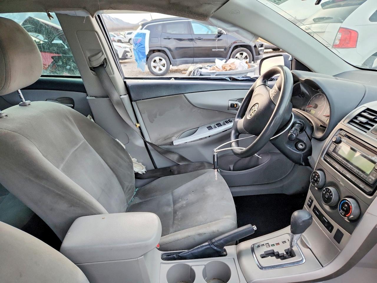 2012 TOYOTA COROLLA LE photo 13
