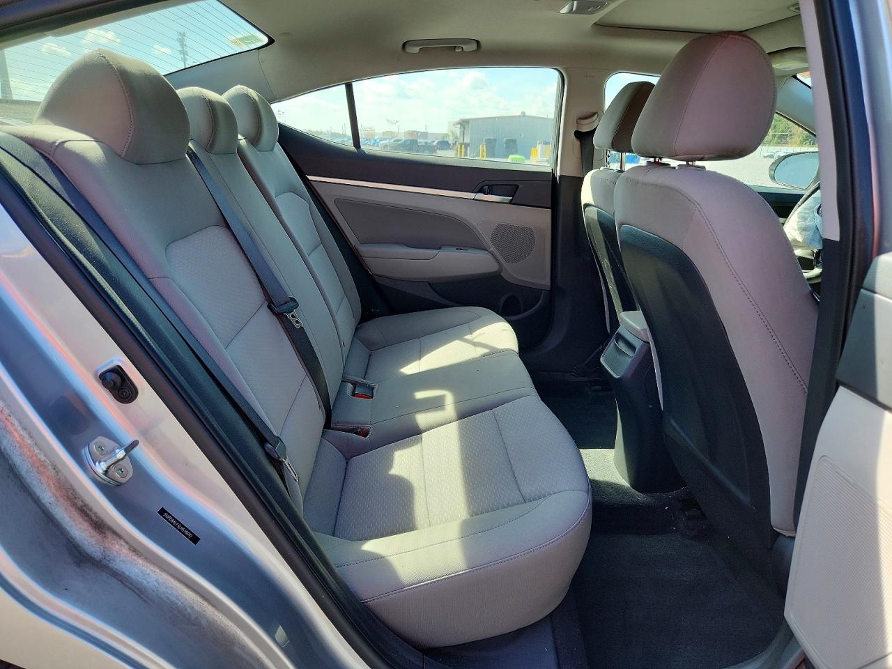 2020 HYUNDAI ELANTRA photo 19