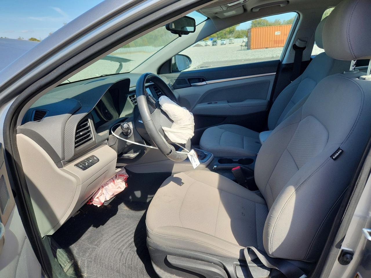 2020 HYUNDAI ELANTRA photo 13