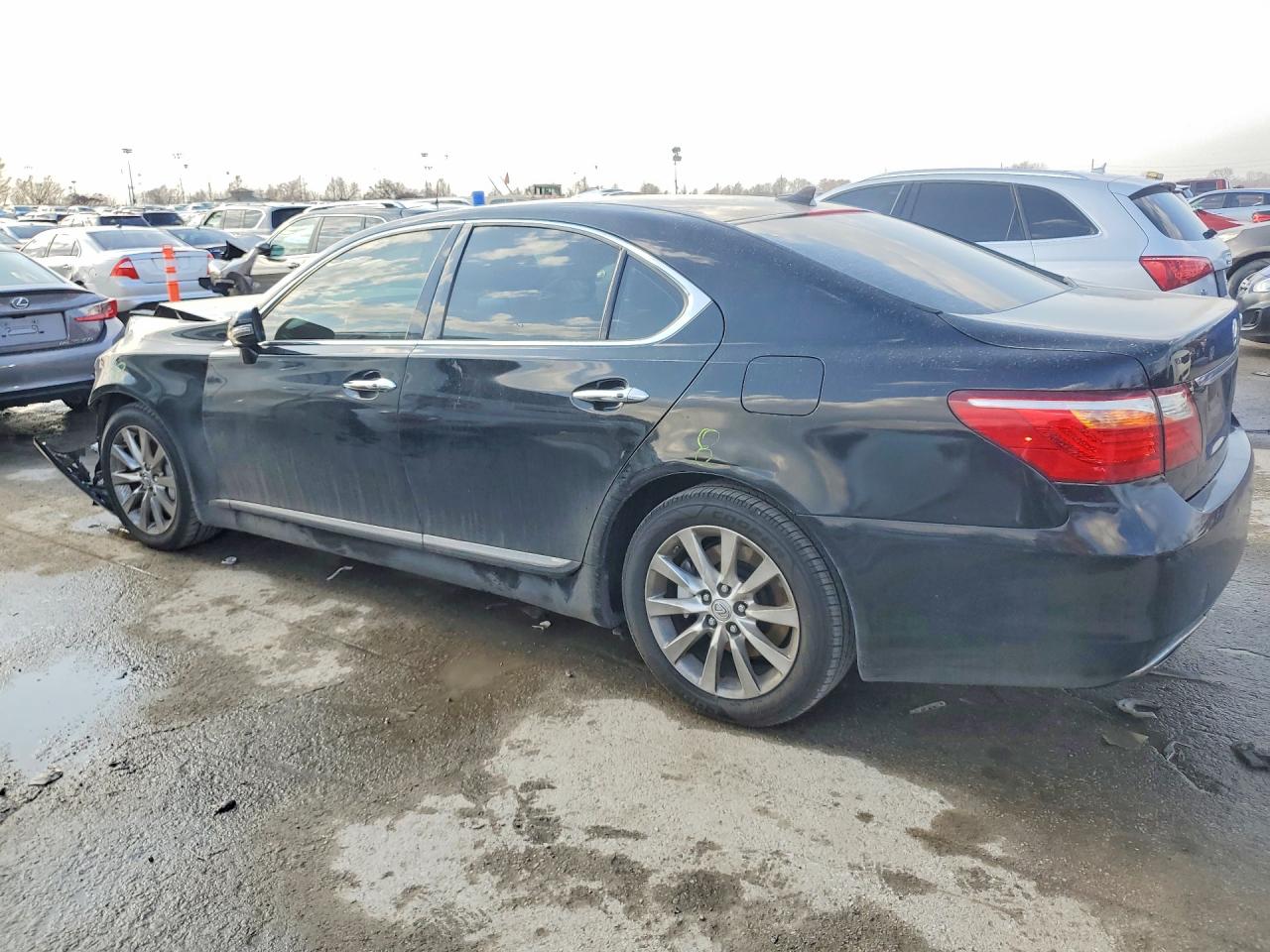 2011 LEXUS LS 460 photo 4