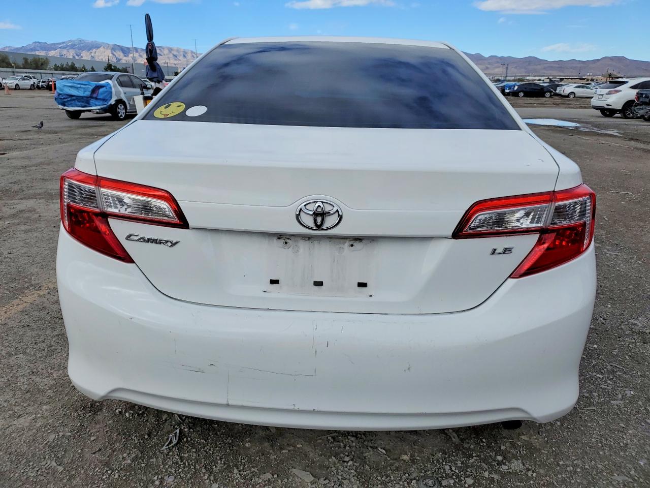 2012 TOYOTA CAMRY LE photo 11