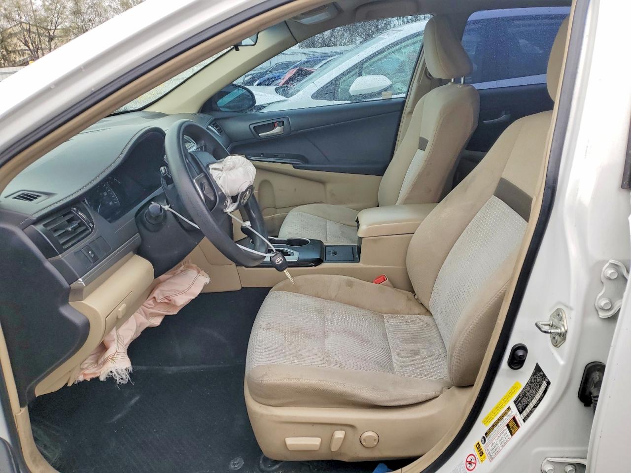 2012 TOYOTA CAMRY LE photo 13