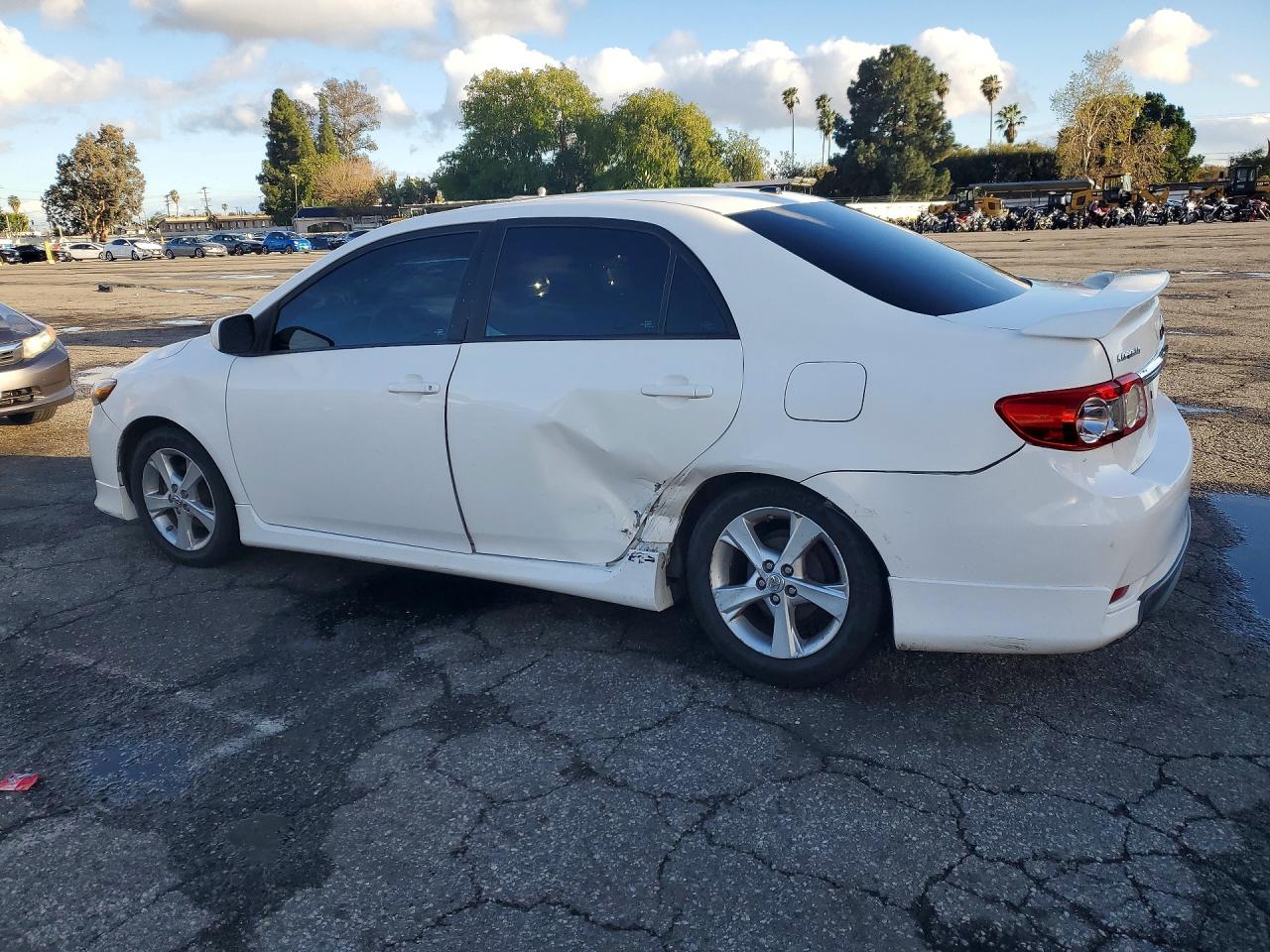 2012 TOYOTA COROLLA BASE photo 3