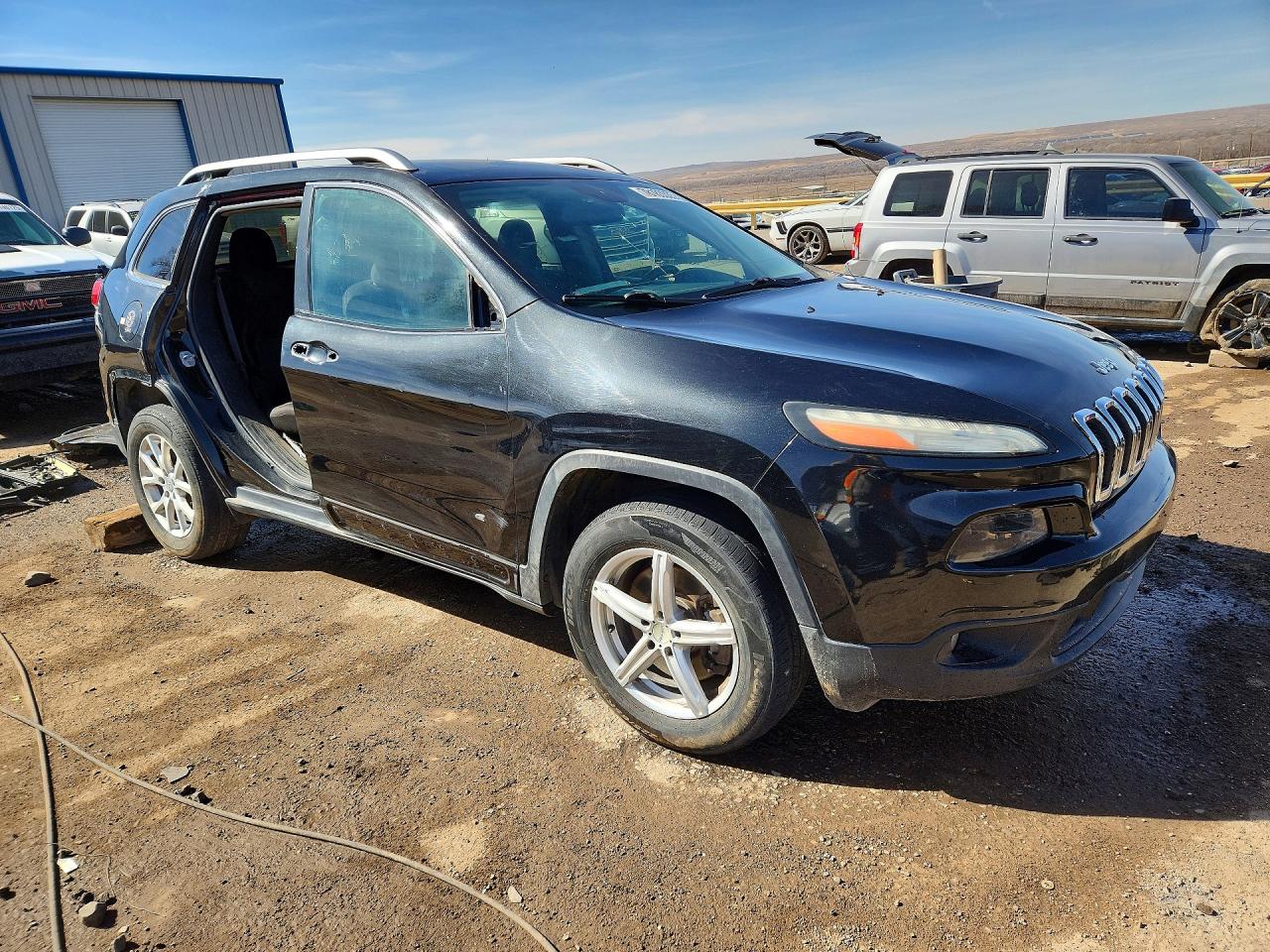 2015 JEEP CHEROKEE LATITUDE photo 4