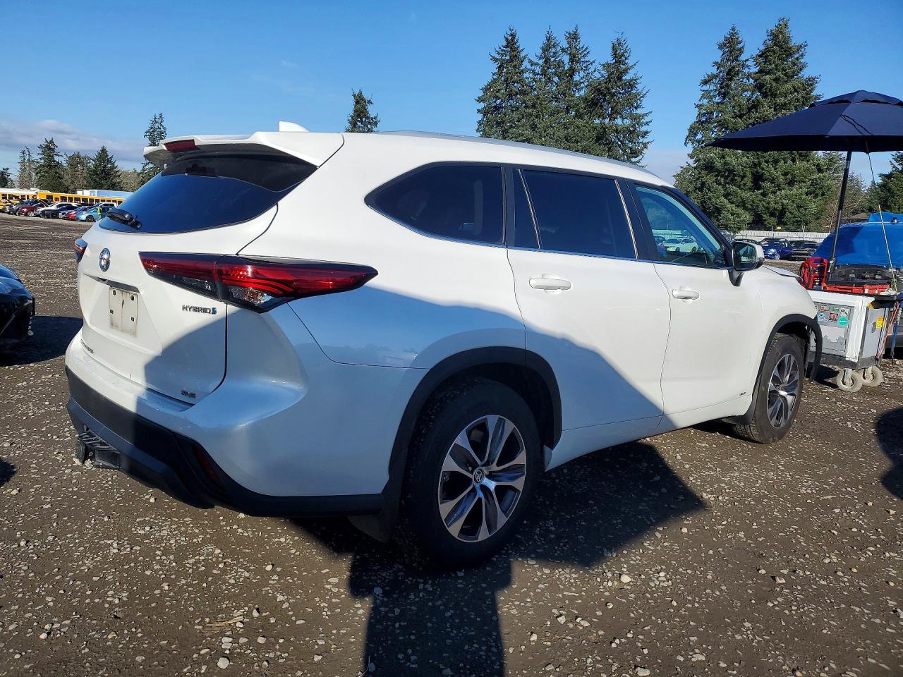 2023 TOYOTA HIGHLANDER HYBRID XLE photo 3