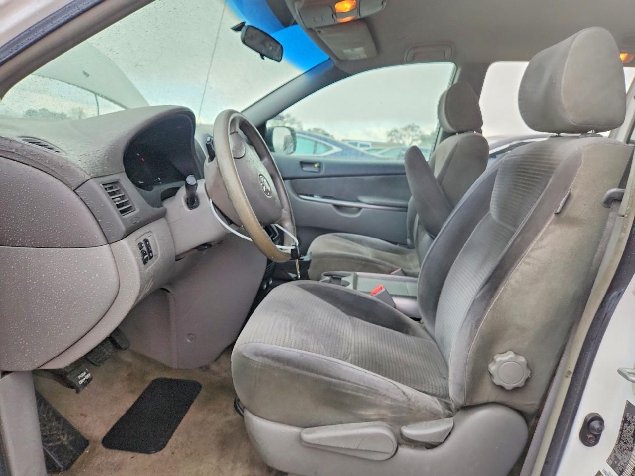 2006 TOYOTA SIENNA CE photo 7