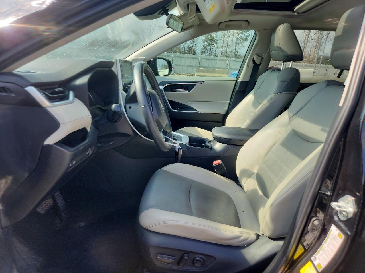 2019 TOYOTA RAV4 XLE PREMIUM photo 13